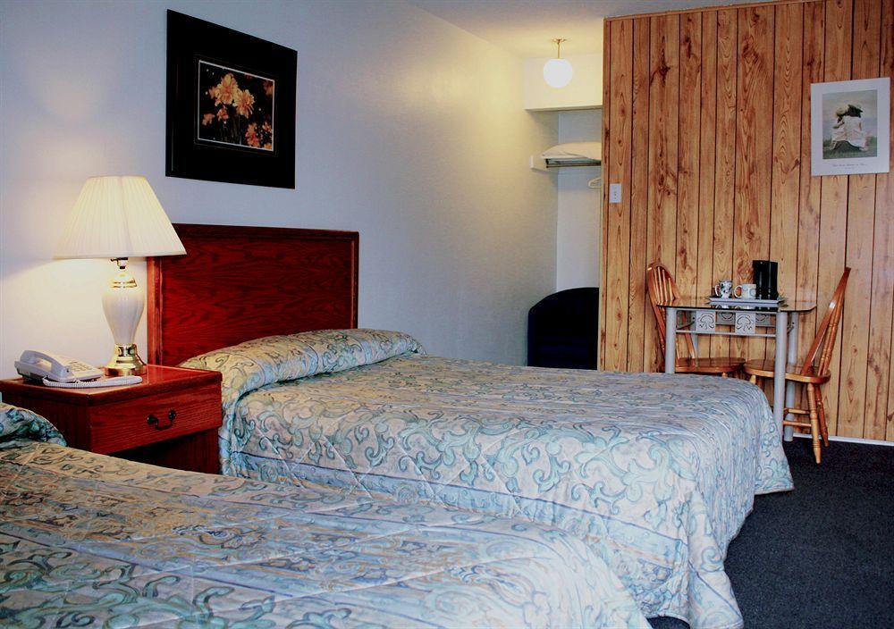 Lake City Motel Dartmouth Екстер'єр фото