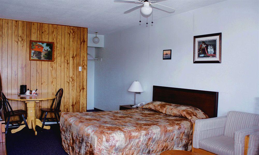 Lake City Motel Dartmouth Екстер'єр фото