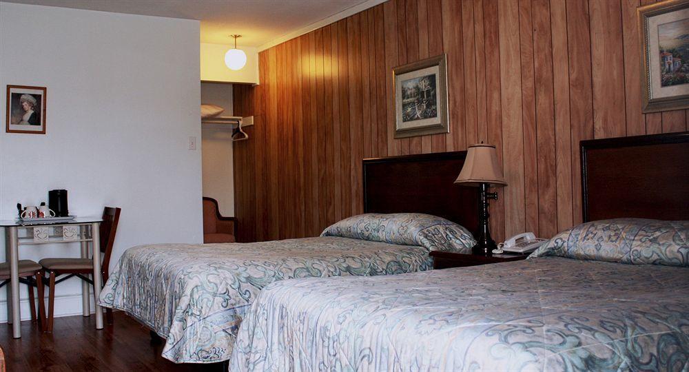 Lake City Motel Dartmouth Екстер'єр фото
