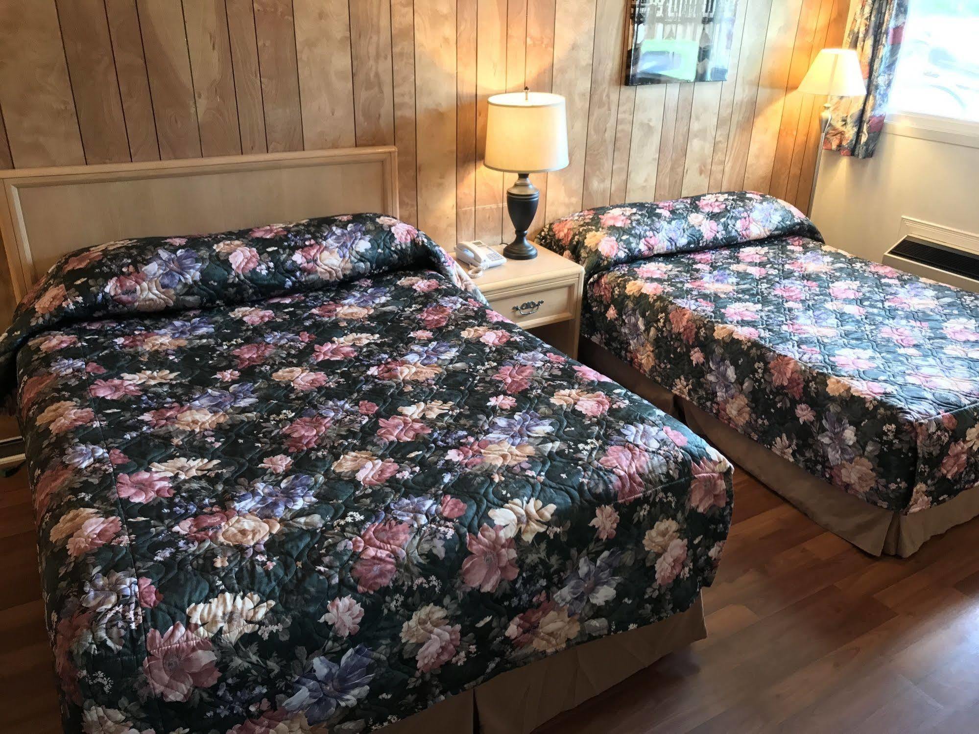 Lake City Motel Dartmouth Екстер'єр фото