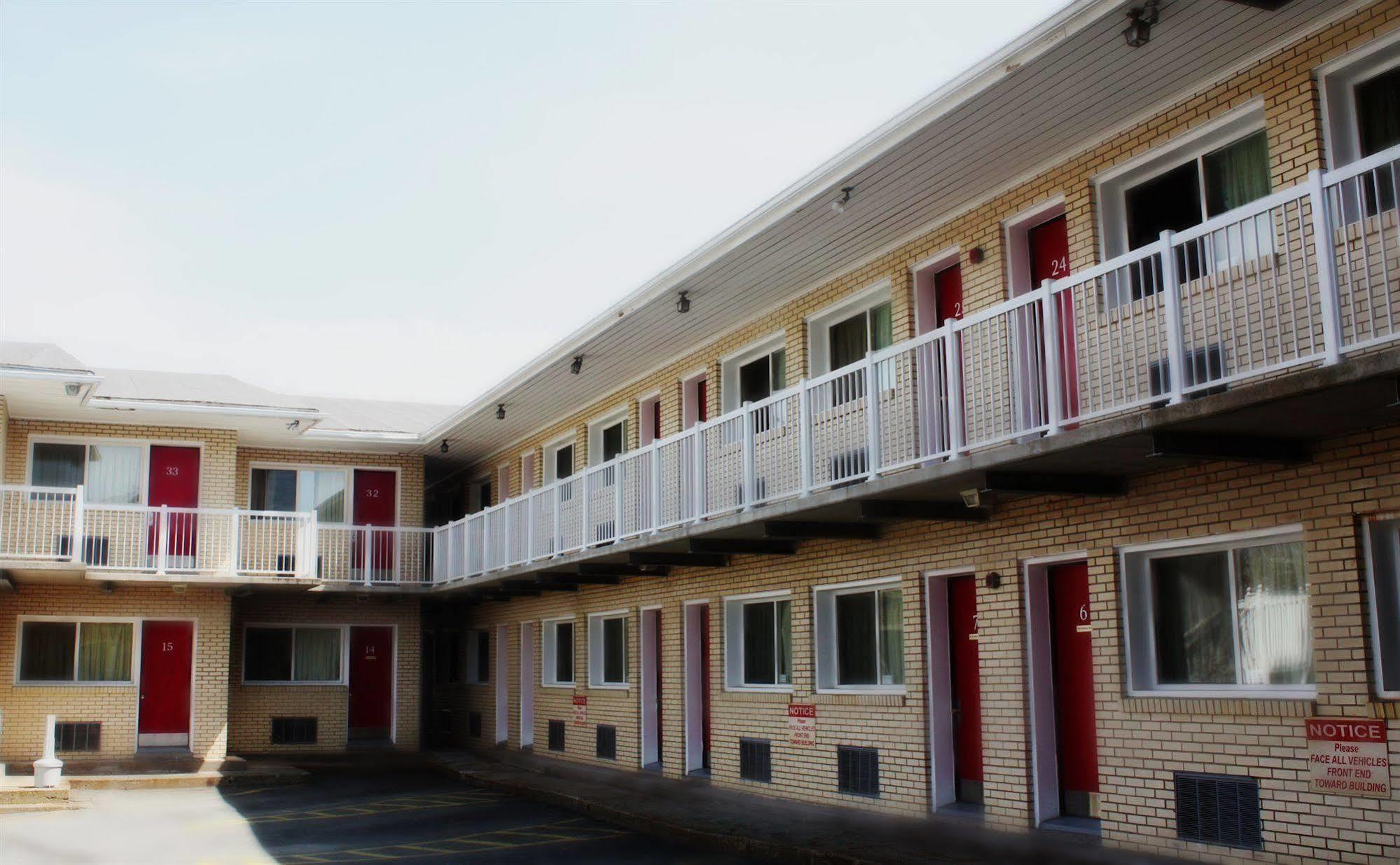 Lake City Motel Dartmouth Екстер'єр фото