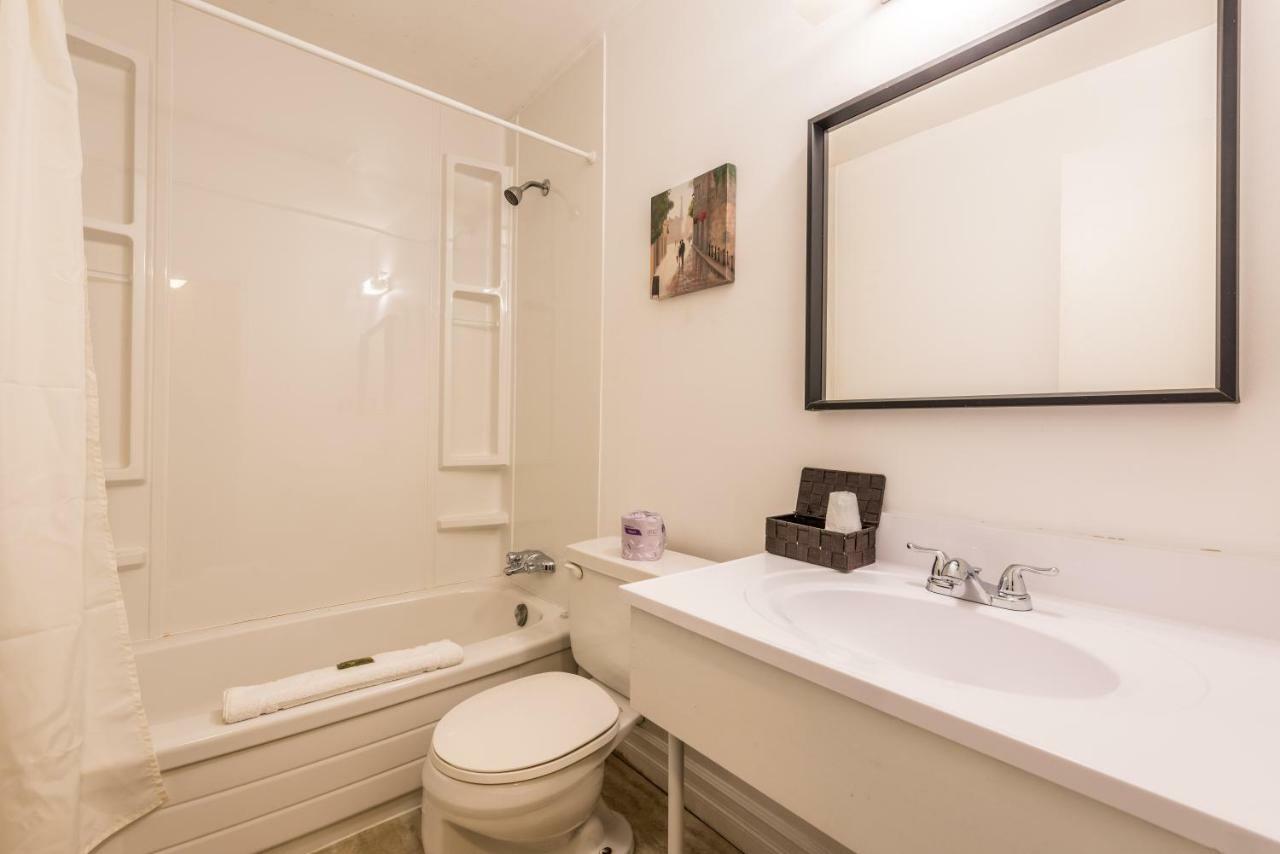 Lake City Motel Dartmouth Екстер'єр фото