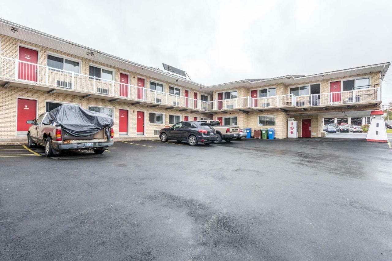 Lake City Motel Dartmouth Екстер'єр фото