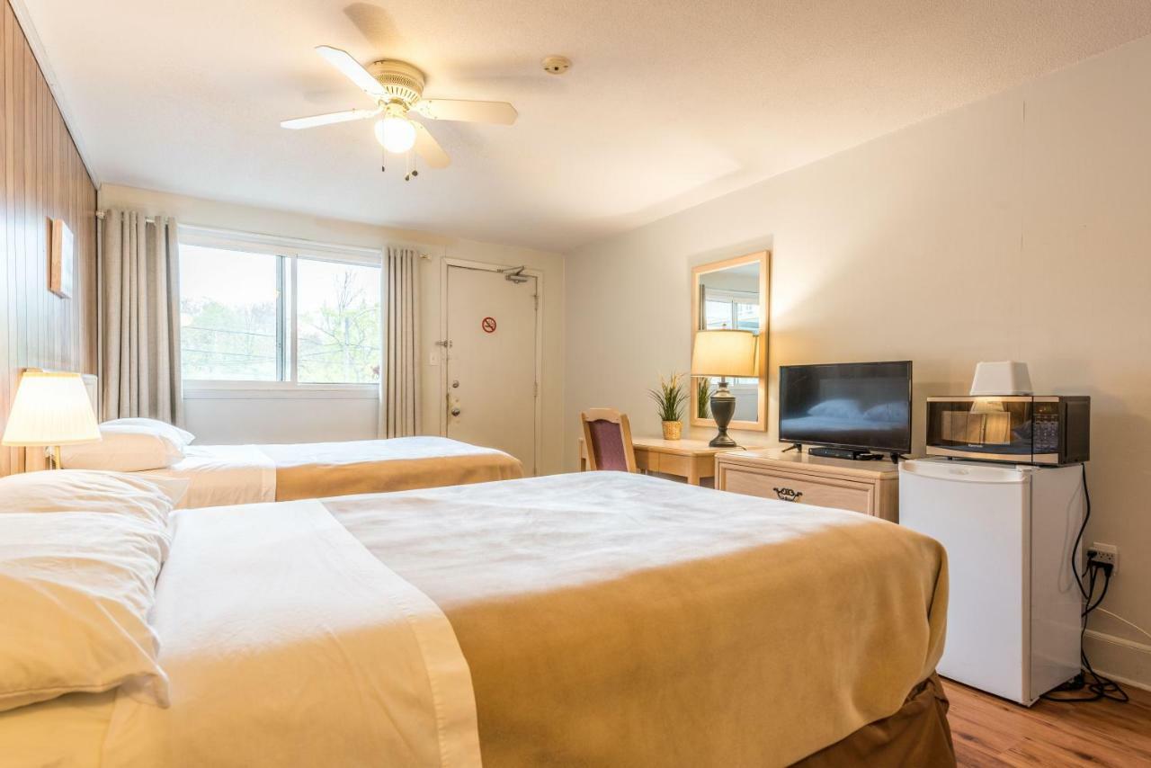 Lake City Motel Dartmouth Екстер'єр фото