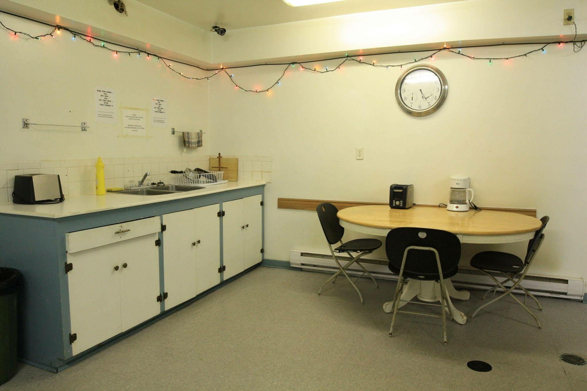 Lake City Motel Dartmouth Екстер'єр фото